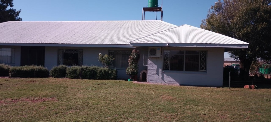 4 Bedroom Property for Sale in Bultfontein Free State